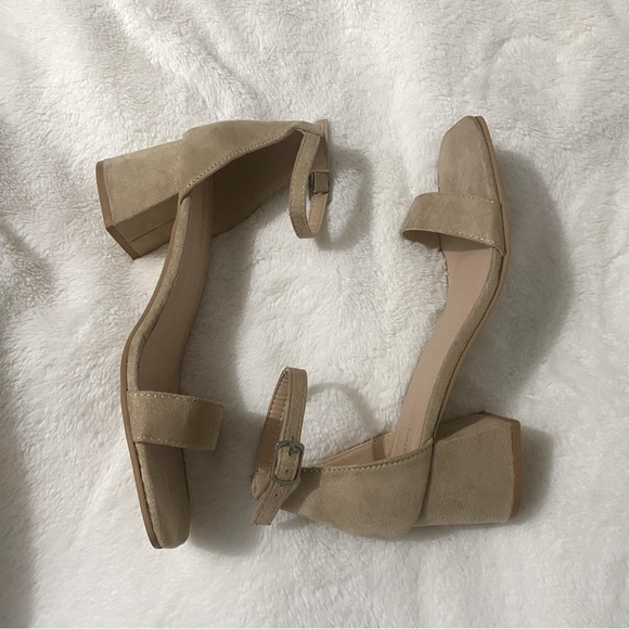 Tan suede heels - Picture 5 of 7